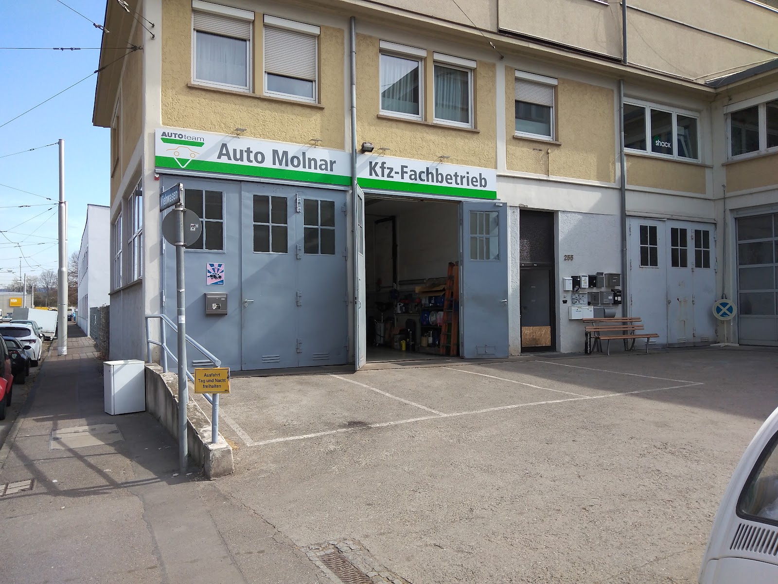 Eingang Auto Molnar Kfz-Fachbetrieb